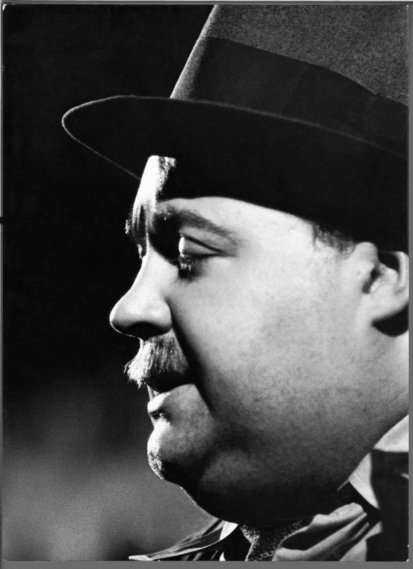 Herr Karl hält den Menschen einen Spiegel vor