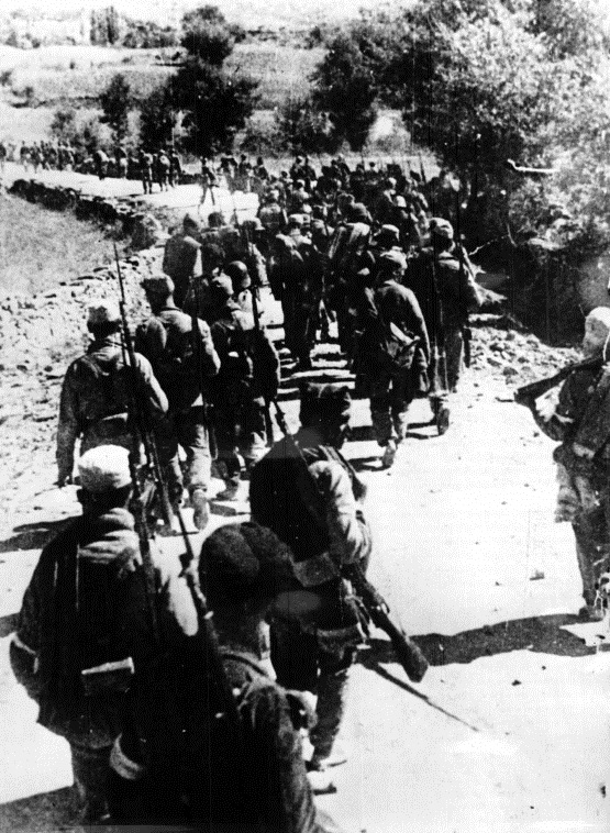 Antifaschistische Truppen der Internationalen Brigaden auf dem Rückzug nach Barcelona (Spanien)